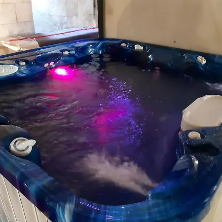 Luxueux A Ambrieres-les-vallees - 85 M² Avec Jacuzzi *