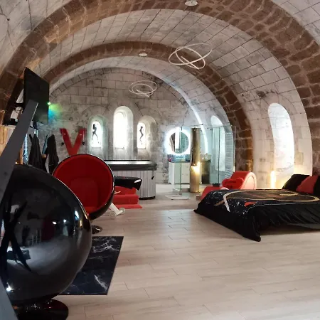 Daire Luxueux A Ambrieres-les-vallees - 85 M² Avec Jacuzzi *